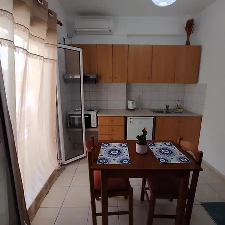 Chalkidonos Apartment *